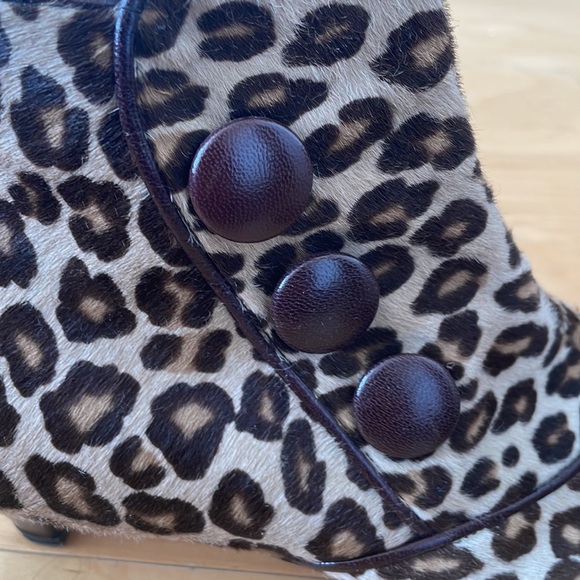 Genuine horse hair leopard print ankle boots with kitten heel - Picture 2 of 5